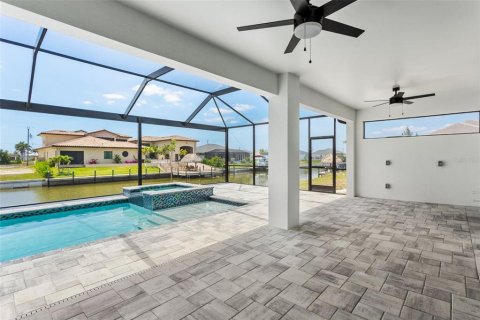 House in Cape Coral, Florida 4 bedrooms, 205.04 sq.m. № 1680106 - photo 14