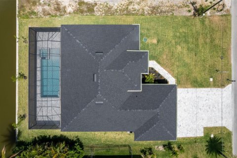 House in Cape Coral, Florida 4 bedrooms, 205.04 sq.m. № 1680106 - photo 8