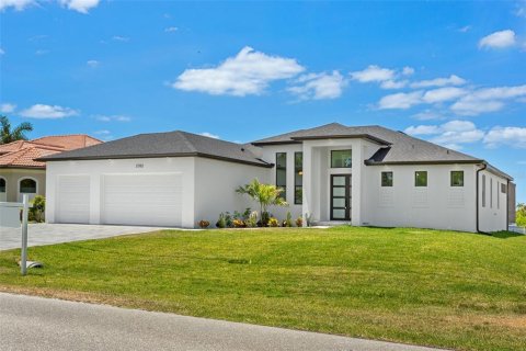 House in Cape Coral, Florida 4 bedrooms, 205.04 sq.m. № 1680106 - photo 9