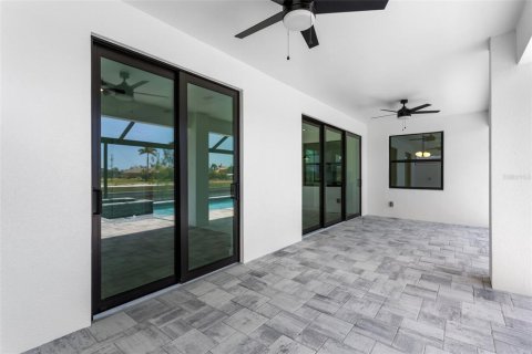 House in Cape Coral, Florida 4 bedrooms, 205.04 sq.m. № 1680106 - photo 24