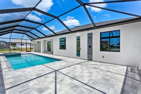 House in Cape Coral, Florida 4 bedrooms, 205.04 sq.m. № 1680106 - photo 22