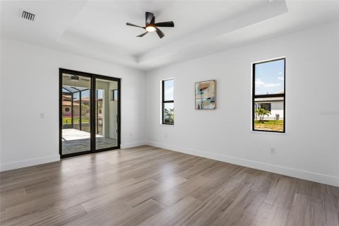 House in Cape Coral, Florida 4 bedrooms, 205.04 sq.m. № 1680106 - photo 25