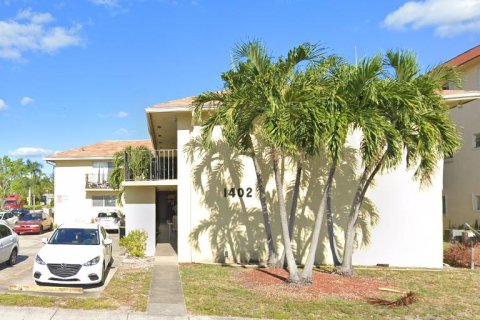 Apartment in Lake Worth, Florida 34.84 sq.m. № 1216294 - photo 1