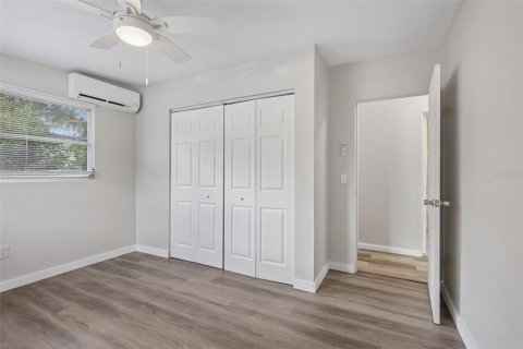 House in Clearwater, Florida 3 bedrooms, 106.28 sq.m. № 2238625 - photo 17