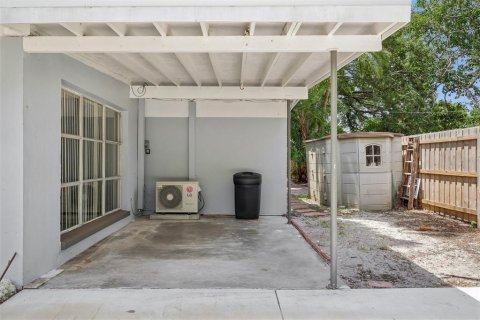 House in Clearwater, Florida 3 bedrooms, 106.28 sq.m. № 2238625 - photo 28