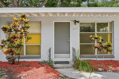 House in Clearwater, Florida 3 bedrooms, 106.28 sq.m. № 2238625 - photo 2
