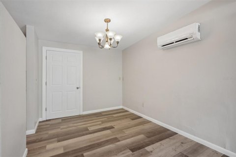 House in Clearwater, Florida 3 bedrooms, 106.28 sq.m. № 2238625 - photo 7