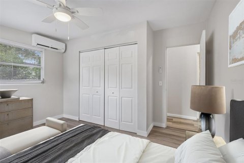 House in Clearwater, Florida 3 bedrooms, 106.28 sq.m. № 2238625 - photo 16