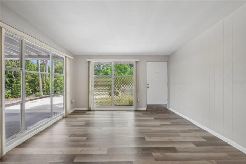 House in Clearwater, Florida 3 bedrooms, 106.28 sq.m. № 2238625 - photo 6