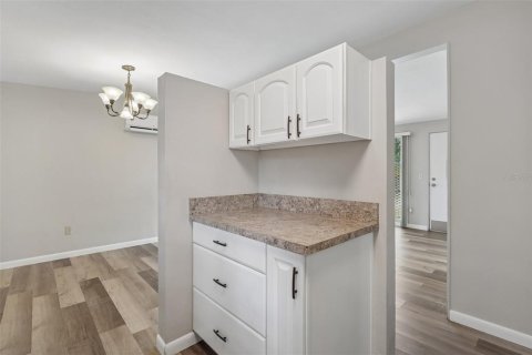 House in Clearwater, Florida 3 bedrooms, 106.28 sq.m. № 2238625 - photo 9