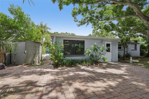 House in Clearwater, Florida 3 bedrooms, 106.28 sq.m. № 2238625 - photo 25