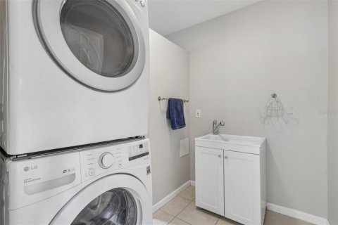 House in Clearwater, Florida 3 bedrooms, 106.28 sq.m. № 2238625 - photo 19