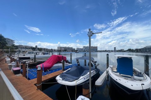 Condo in Hallandale Beach, Florida, 1 bedroom  № 1952395 - photo 27