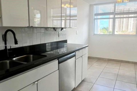 Condo in Hallandale Beach, Florida, 1 bedroom  № 1952395 - photo 5