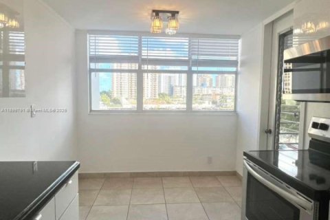Condo in Hallandale Beach, Florida, 1 bedroom  № 1952395 - photo 3