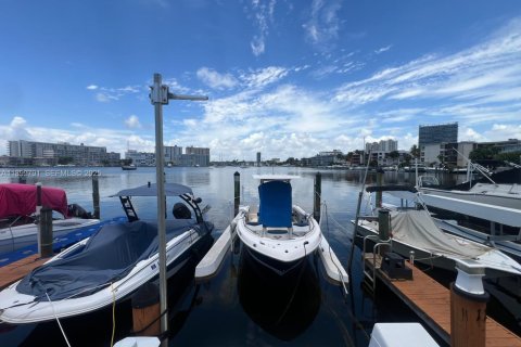 Condo in Hallandale Beach, Florida, 1 bedroom  № 1952395 - photo 30