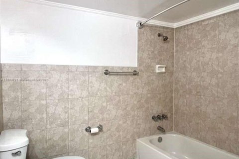 Condo in Hallandale Beach, Florida, 1 bedroom  № 1952395 - photo 19