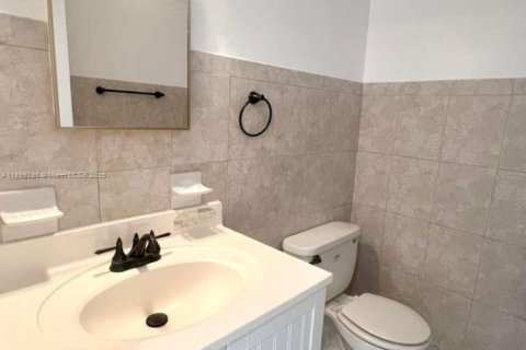 Condo in Hallandale Beach, Florida, 1 bedroom  № 1952395 - photo 14