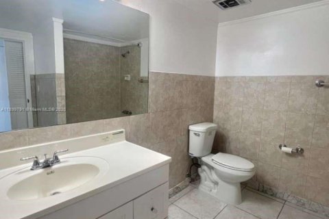 Condo in Hallandale Beach, Florida, 1 bedroom  № 1952395 - photo 18