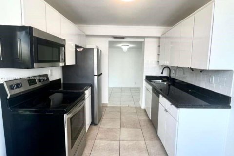 Condo in Hallandale Beach, Florida, 1 bedroom  № 1952395 - photo 4