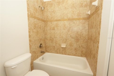 Villa ou maison à vendre à Orlando, Floride: 4 chambres, 234.39 m2 № 2400091 - photo 16