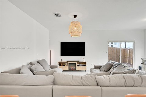 Купить таунхаус в Хомстед, Флорида 3 спальни, 153.1м2, № 2081569 - фото 12
