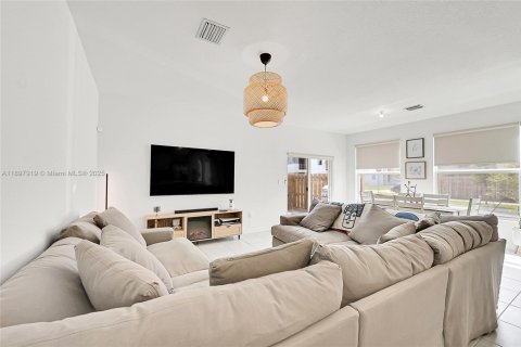 Купить таунхаус в Хомстед, Флорида 3 спальни, 153.1м2, № 2081569 - фото 13