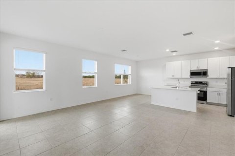 House in Haines City, Florida 4 bedrooms, 221.11 sq.m. № 2211409 - photo 4