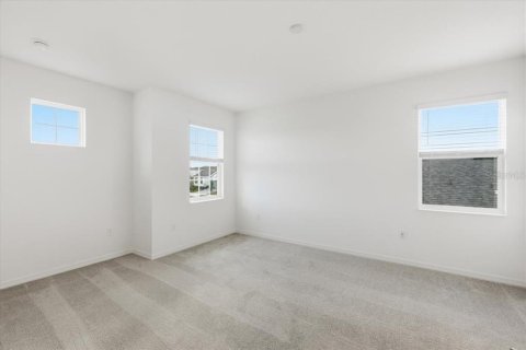 House in Haines City, Florida 4 bedrooms, 221.11 sq.m. № 2211409 - photo 5
