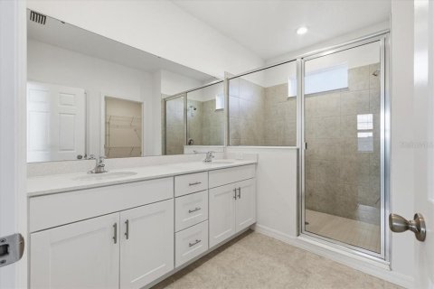 House in Haines City, Florida 4 bedrooms, 221.11 sq.m. № 2211409 - photo 6