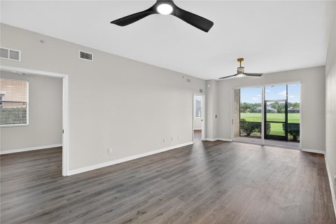 Condo in Bradenton, Florida, 2 bedrooms № 2203614 - photo 9