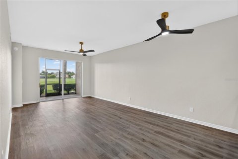 Condo in Bradenton, Florida, 2 bedrooms № 2203614 - photo 8