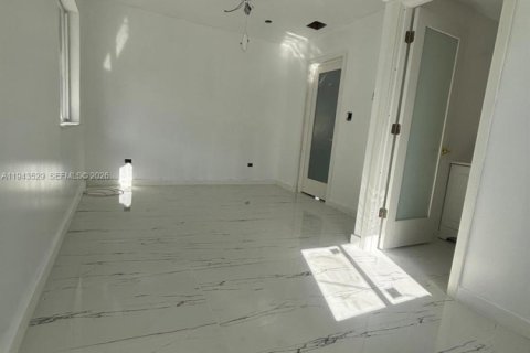Villa ou maison à louer à Miami, Floride: 3 chambres, 91.14 m2 № 2001308 - photo 5