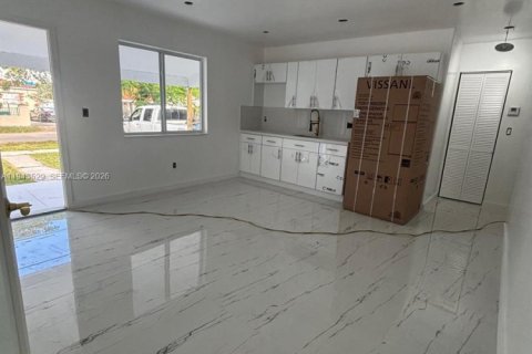 Villa ou maison à louer à Miami, Floride: 3 chambres, 91.14 m2 № 2001308 - photo 4