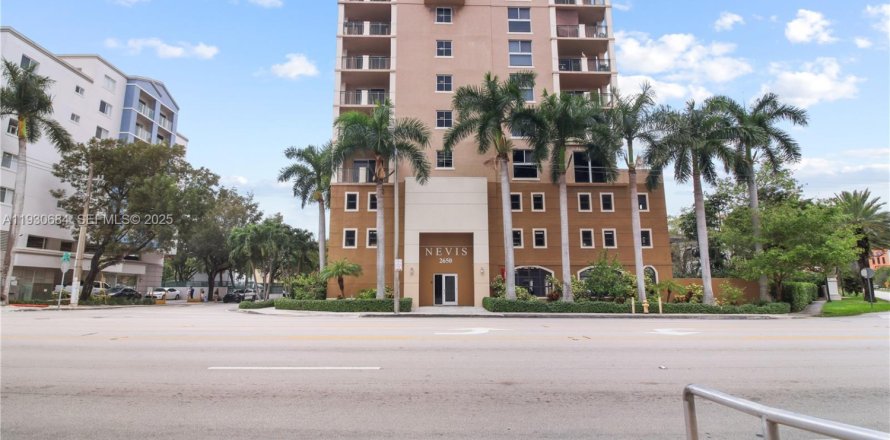 Condominio en Miami, Florida, 2 dormitorios № 1989689
