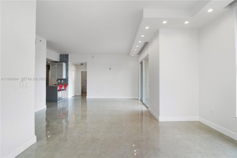 Condominio en venta en Miami, Florida, 2 dormitorios, 113.25 m2 № 1989689 - foto 7