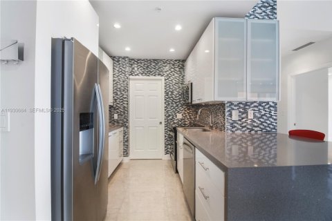 Condominio en venta en Miami, Florida, 2 dormitorios, 113.25 m2 № 1989689 - foto 12