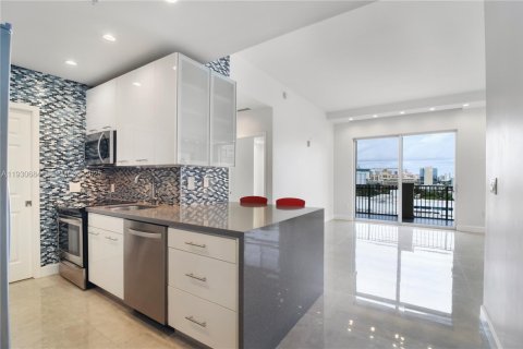 Condominio en venta en Miami, Florida, 2 dormitorios, 113.25 m2 № 1989689 - foto 11
