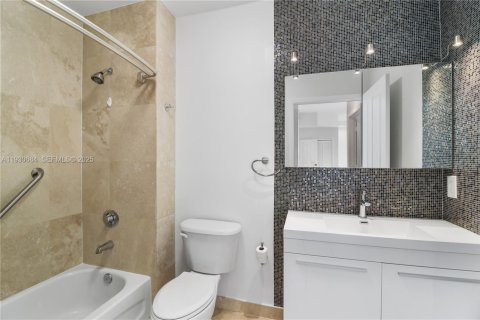 Condominio en venta en Miami, Florida, 2 dormitorios, 113.25 m2 № 1989689 - foto 17