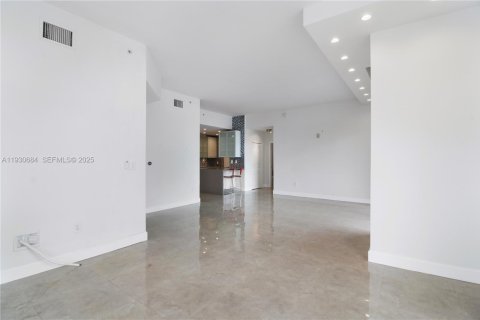 Condominio en venta en Miami, Florida, 2 dormitorios, 113.25 m2 № 1989689 - foto 6