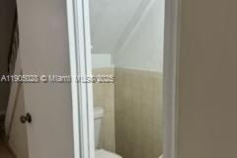 Снять в аренду кондоминиум в Хайалиа, Флорида 2 спальни, 82.13м2, № 1956355 - фото 3