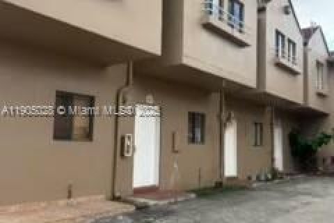 Снять в аренду кондоминиум в Хайалиа, Флорида 2 спальни, 82.13м2, № 1956355 - фото 1