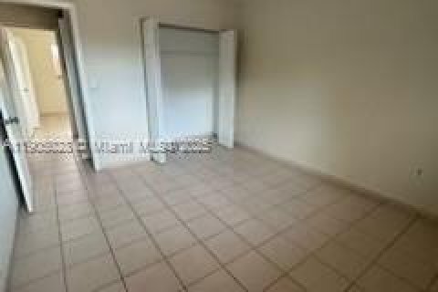 Снять в аренду кондоминиум в Хайалиа, Флорида 2 спальни, 82.13м2, № 1956355 - фото 4