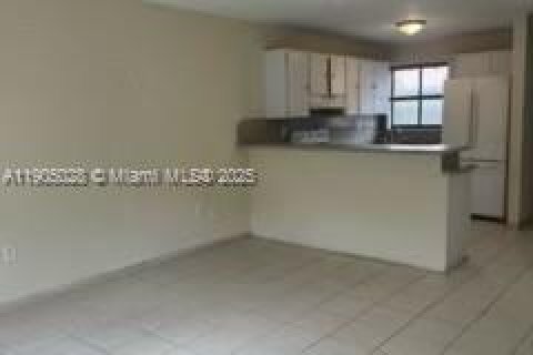 Снять в аренду кондоминиум в Хайалиа, Флорида 2 спальни, 82.13м2, № 1956355 - фото 2