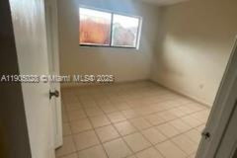 Снять в аренду кондоминиум в Хайалиа, Флорида 2 спальни, 82.13м2, № 1956355 - фото 5