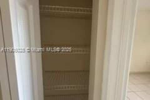 Снять в аренду кондоминиум в Хайалиа, Флорида 2 спальни, 82.13м2, № 1956355 - фото 6