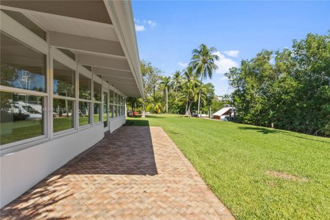 Villa ou maison à louer à Key Biscayne, Floride: 7 chambres, 361.39 m2 № 1970281 - photo 24