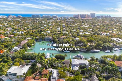 Villa ou maison à louer à Key Biscayne, Floride: 7 chambres, 361.39 m2 № 1970281 - photo 30