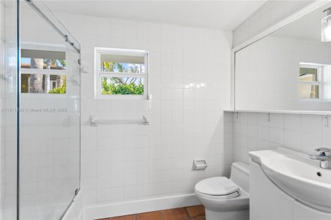 Villa ou maison à louer à Key Biscayne, Floride: 7 chambres, 361.39 m2 № 1970281 - photo 14