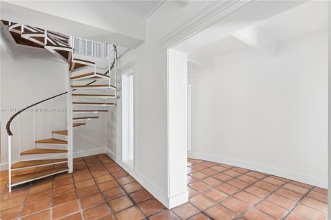 Villa ou maison à louer à Key Biscayne, Floride: 7 chambres, 361.39 m2 № 1970281 - photo 15